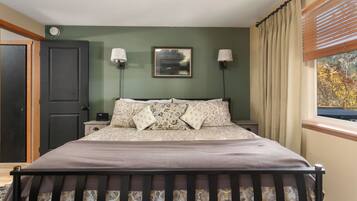 Standard Cabin | Iron/ironing board, free WiFi