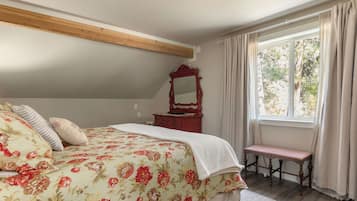 Standard Cabin | Iron/ironing board, free WiFi