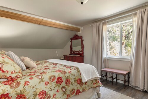 Glacier Lily Farmhouse