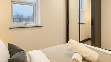 2 bedrooms, iron/ironing board, WiFi, bed sheets