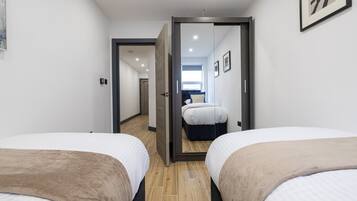 2 bedrooms, iron/ironing board, WiFi, bed sheets