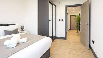 2 bedrooms, iron/ironing board, WiFi, bed sheets