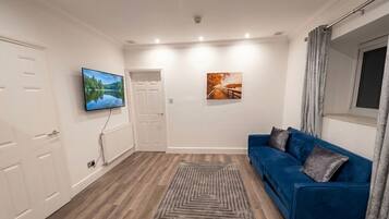 Apartment, 2 Bedrooms | Living room