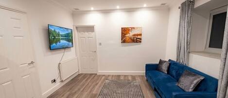 Apartment, 2 Bedrooms | Living room