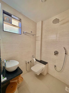 Superior Double Room, Garden View | Bathroom | Shower, towels, soap, shampoo