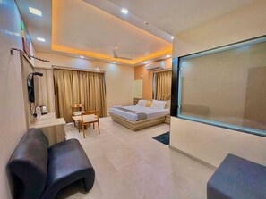 Superior Double Room, Garden View | Desk, laptop workspace, free WiFi