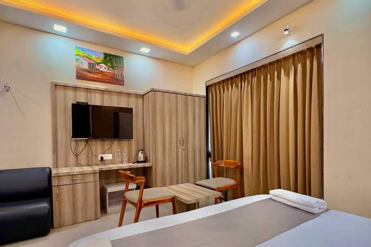 Superior Double Room | Desk, laptop workspace, WiFi (free)