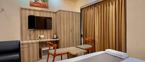 Superior Double Room | Desk, laptop workspace, WiFi (free)