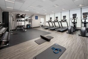 Fitness facility - 2 Queens Close to Logan Airport + Breakfast. Shuttle. Gym. (Chelsea)