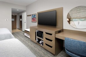 Desk, iron/ironing board, WiFi, bed sheets