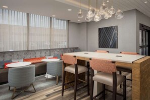 Dining - Near Logan Airport + Free Breakfast. Shuttle. Gym. (Chelsea)