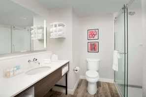 Hair dryer, towels - Near Logan Airport + Free Breakfast. Shuttle. Gym. (Chelsea)