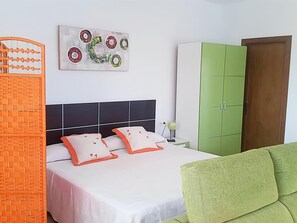 Comfort Loft, Patio, Garden View | Iron/ironing board, free WiFi - Loft con jardín y zona de barbacoa   (Conil de la Frontera)