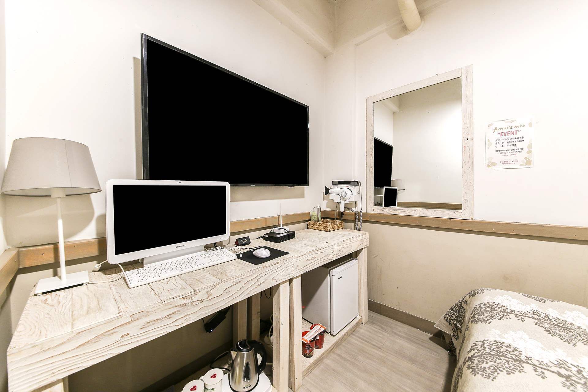 Kamar Ekonomi | Tirai kedap cahaya, Wi-Fi gratis, dan seprai linen