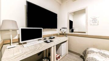 Kamar Ekonomi | Tirai kedap cahaya, Wi-Fi gratis, dan seprai linen