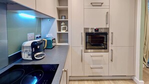 Private kitchen - Charming Two-Bedroom Flat in Tottenham (London)
