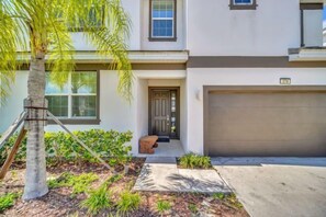 Room - Stunning Bright Family Home Sleeps 25 BL102 (Kissimmee)