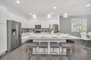 Room - Stunning Bright Family Home Sleeps 25 BL102 (Kissimmee)