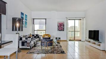 Appartement, 1 slaapkamer, balkon, uitzicht op rivier | Woonkamer