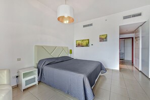 Appartement, 1 slaapkamer, balkon, uitzicht op rivier | Een strijkplank/strijkijzer, gratis wifi