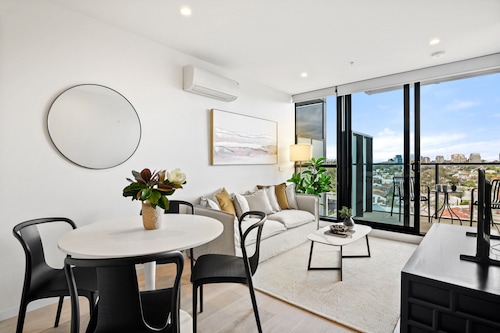 South Yarra Stay With Balcony Views