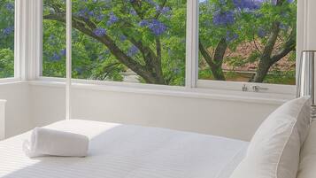 Apartment | 3 bedrooms, laptop workspace, bed sheets
