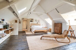 8 habitaciones, escritorio, tabla de planchar con plancha y wifi