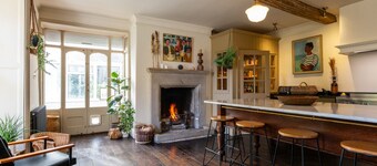 Stunning 8-Bedroom Home in Painswick