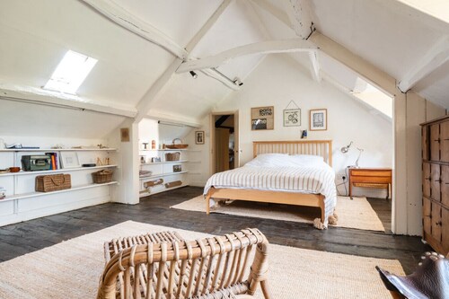 Stunning 8-Bedroom Home in Painswick