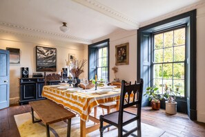 Dining - Stunning 8-Bedroom Home in Painswick (Painswick)