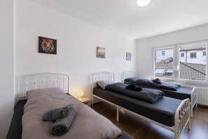 Tabla de planchar con plancha y wifi