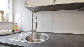 Ofen, Wasserkocher mit Kaffee-/Teezubehör, Toaster
