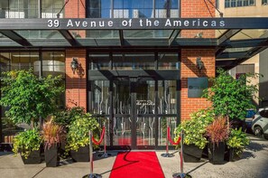 المنشأة من الخارج