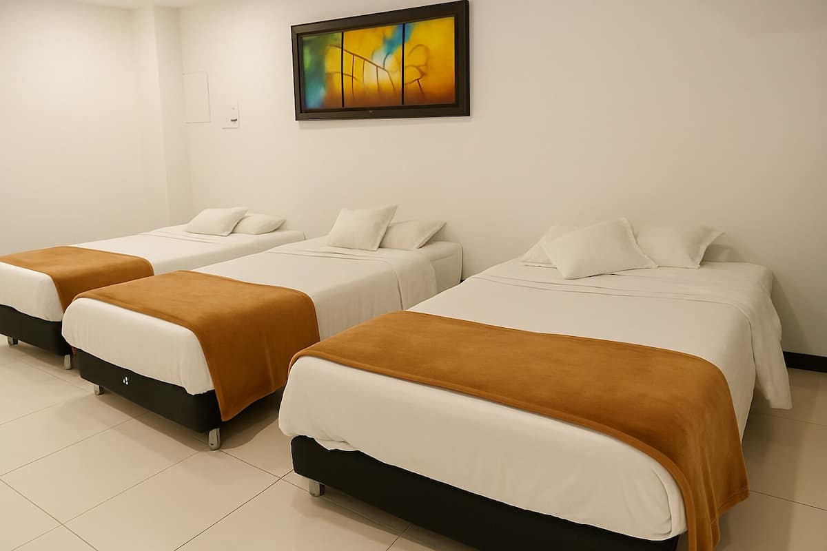 Comfort Room | Desk, laptop workspace, free WiFi