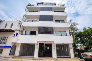 Exterior - Casa Ricky - Calm & Charming 1BR with Rooftop Pool (Puerto Vallarta)