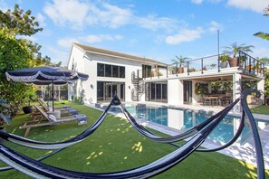 Outdoor pool, a heated pool - Miami Retreat w/ Sunset Rooftop, Pool & Game Room (Miami)