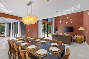 Dining - Miami Retreat w/ Sunset Rooftop, Pool & Game Room (Miami)