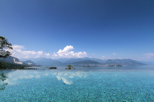Modern Oasis Overlooking Lake Maggiore