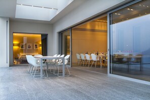 Villa, 4 habitaciones, piscina privada, vistas al jardín | Comedor