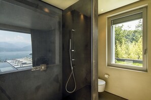 Villa, 4 chambres, piscine privée, vue jardin | Salle de bain
