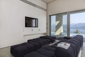 Huvila, 4 makuuhuonetta, yksityinen uima-allas, näköala puutarhaan | Olohuone