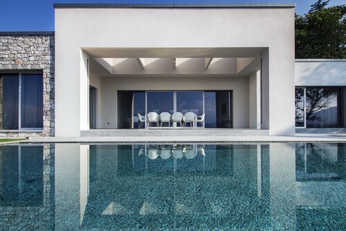Modern Oasis Overlooking Lake Maggiore