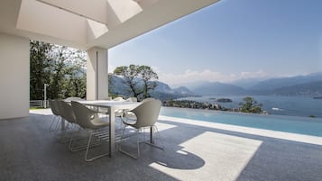 Vila, 4 quartos, piscina particular, vista para o jardim | Sala de jantar