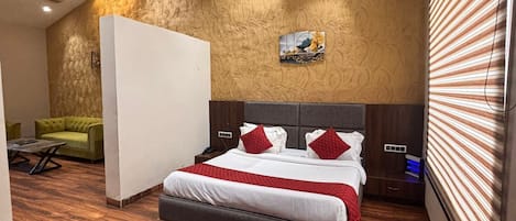 Deluxe-Doppelzimmer, Stadtblick | Schreibtisch, kostenloses WLAN