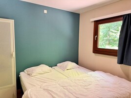 Chalet | 2 bedrooms, individually furnished