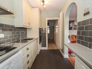 Dishwasher, cookware/dishes/utensils - 57 Broadway West (Chester)