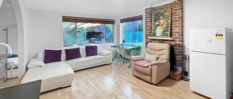 House | 1 bedroom, desk, high-speed internet