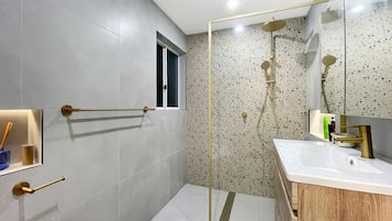 House | 1 bedroom, desk, Internet