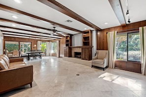 2 عدّة غرف نوم وخدمة الإنترنت