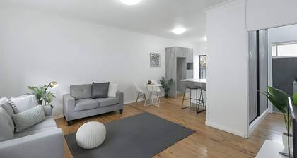 Prickly Pear Stays in Adamstown, 1-br
